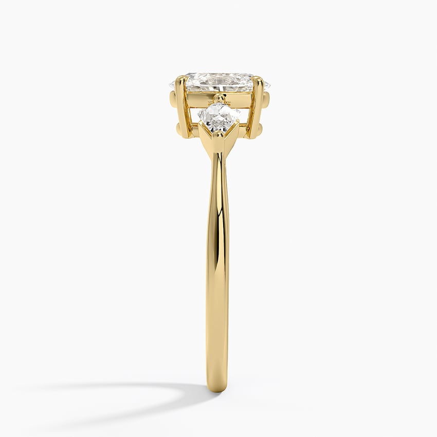 Luxe Cometa Three Stone Diamond Ring (1/3 ct. tw.) Yellow Gold 18k Oval Engagement Ring