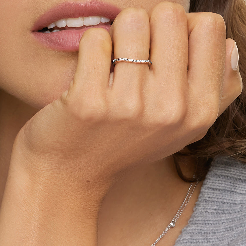 Curved Diamond Ring (1/6 ct. tw.) Rose Gold 18k Wedding Band